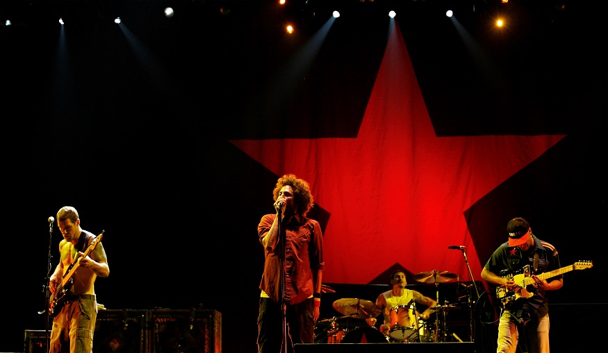 ประเทศอเมริกามี Rage Against The Machine ที่ด่ารัฐบาลประจานสังคมนานกี่ปีก็ไม่เคยโดน…