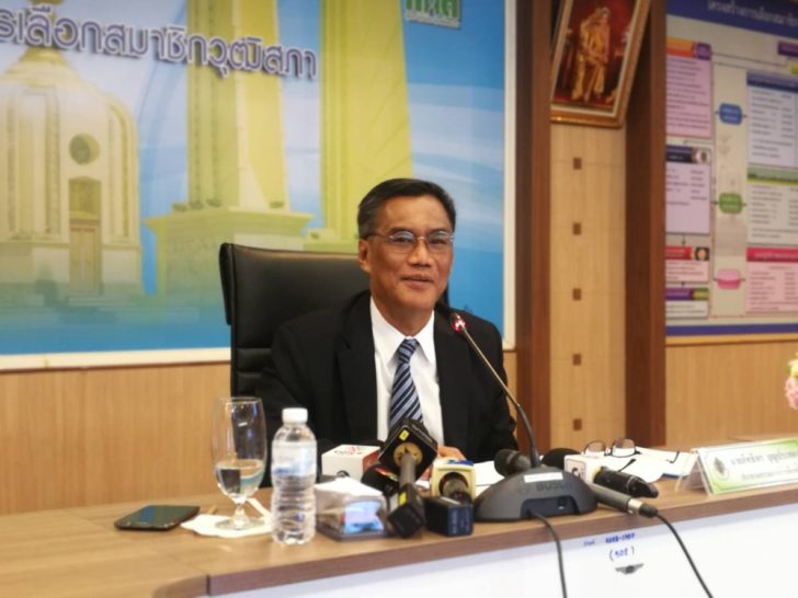 ปธ.กกต. ชี้ “บิ๊กตู่” ใช้โซเชียลฯไม่เข้าข่ายหาเสียง ส่วน”พปชร.”ลงพื้นที่ทำได้ ถ้าไม่ใช้ทรัพยากรรัฐ