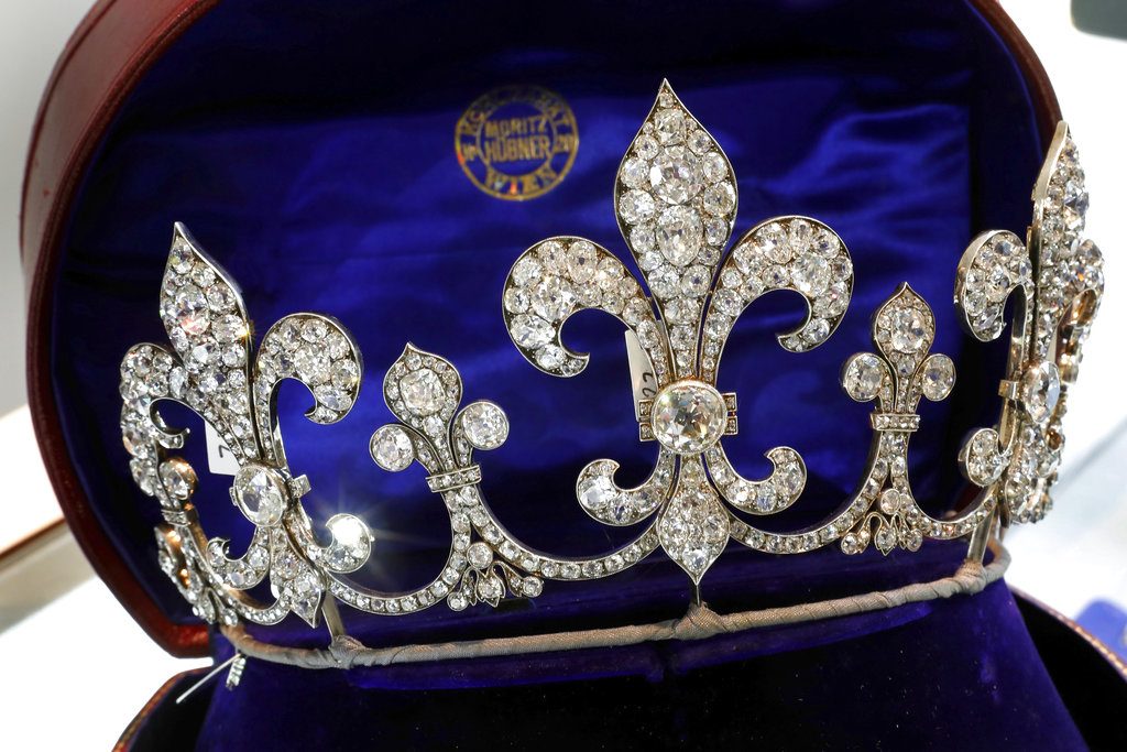 โซเธบีส์ จัดแสดงเพชรพลอยพระนางมารีอ็องตัวแน็ต เป็นบุญตาก่อนประมูล 14 พ.ย.นี้