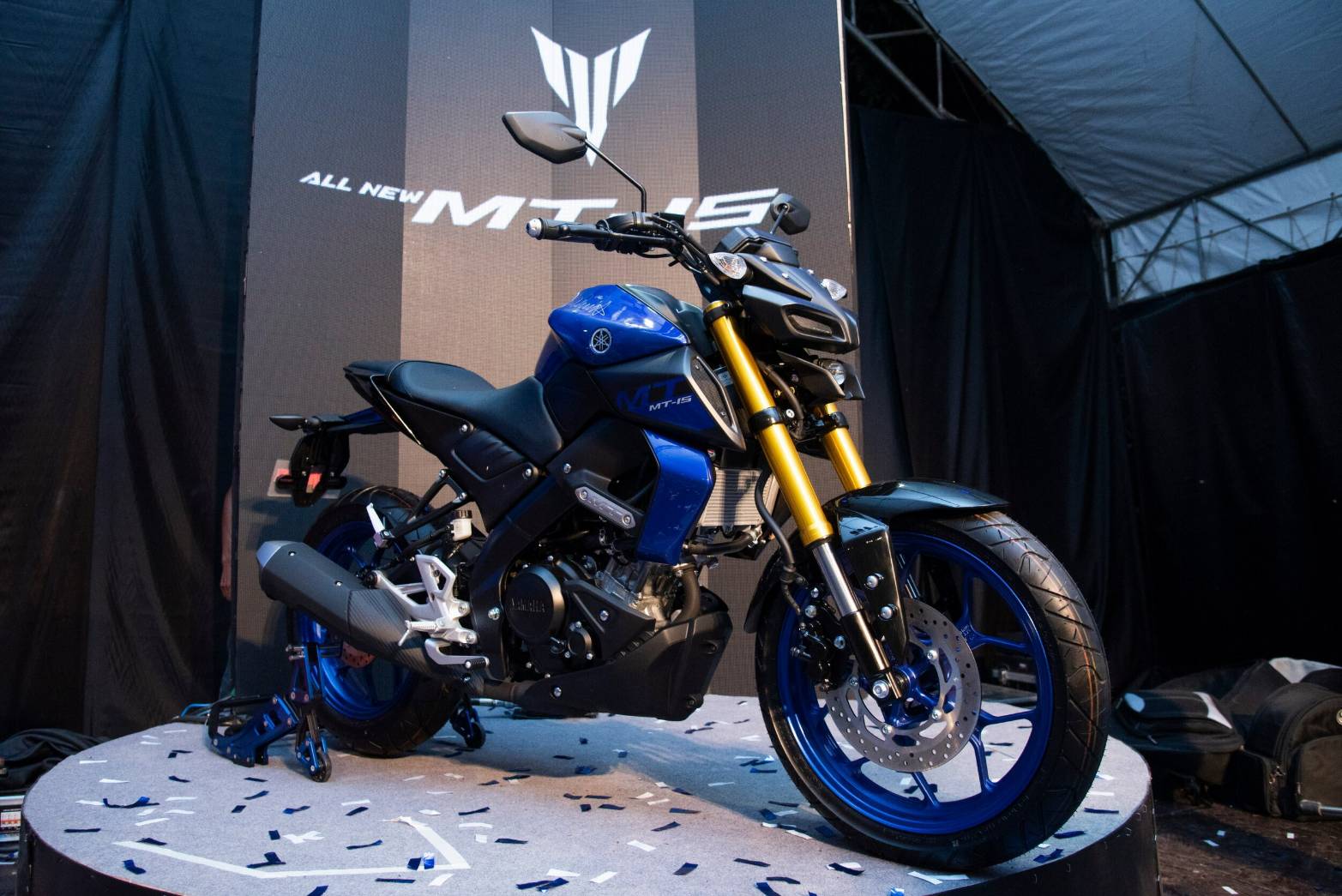 รอสซี่ ควง บีญาเลส ร่วมมีตแอนด์กรี๊ด พร้อมเปิดตัว MT-15 ใน ยามาฮ่า จีพี แคมป์ แฟนคลับต้อนรับอย่างอบอุ่น