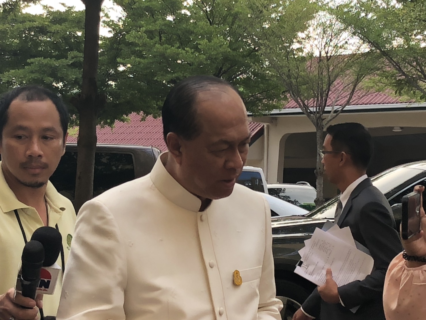 มท.1 เผยปัญหาราคามะพร้าวตกต่ำ เรื่องถึง “พาณิชย์ ก.เกษตร” แล้ว เร่งหาทางช่วย!