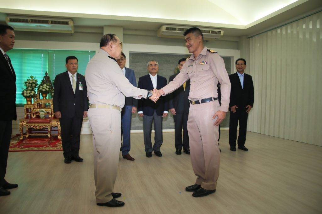 ‘พล.อ.ประวิตร’ เตือน ‘สมรักษ์’ ใช้ชีวิตรอบคอบ ‘บางจาก’ เตรียมดึงเป็นพรีเซ็นเตอร์
