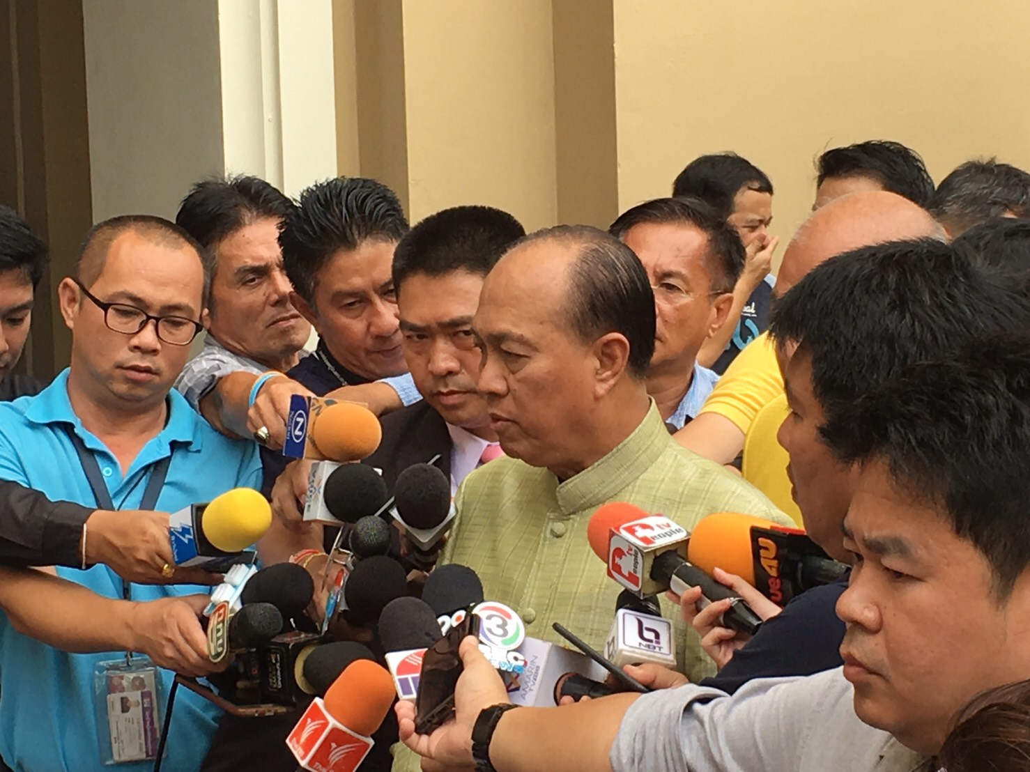 “อนุพงษ์” ชี้ “พปชร.” ไม่มีผลต่อภาพรวมของรัฐบาล ปัดวิจารณ์รุ่นพี่ “ชวลิต” ย้ำเดินหน้าสู่เลือกตั้ง