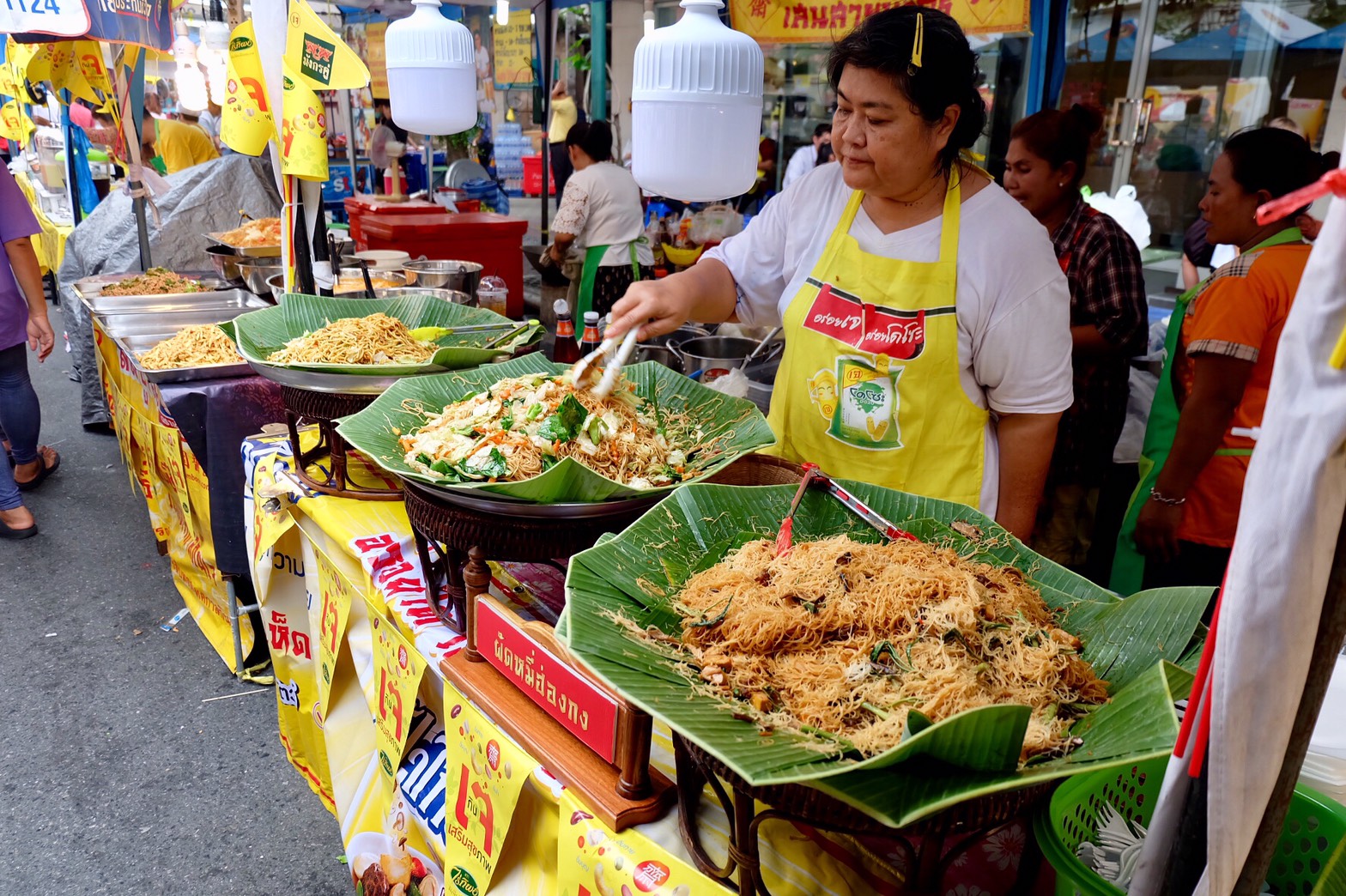 ถือศีลกินผัก : ส่องบรรยากาศเทศกาลกินเจ ‘เยาวราช’ อิ่มบุญ สุขภาพดี