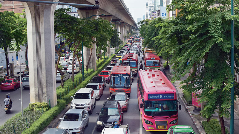 ดึงคนรวยใช้รถสาธารณะ ไขปม “ลดรถเมล์” ทางออกแก้รถติด ?