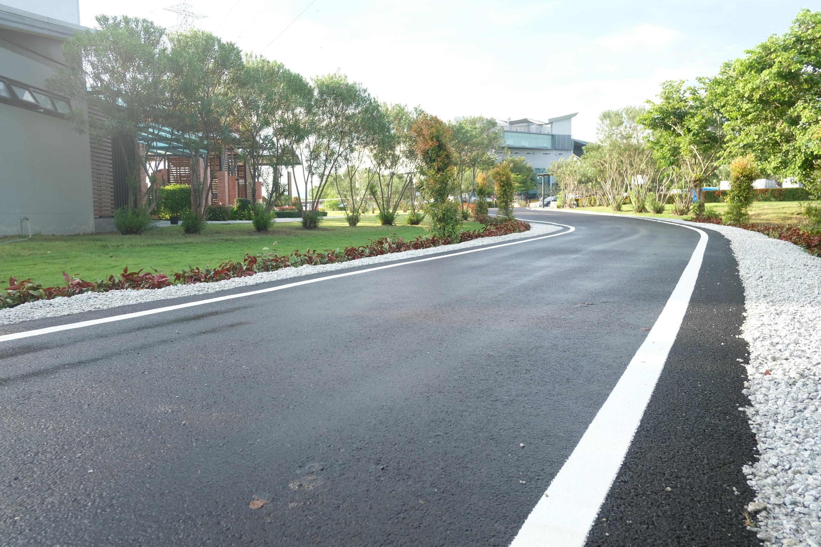 เปลี่ยนขยะเป็นถนน Recycled Plastic Road