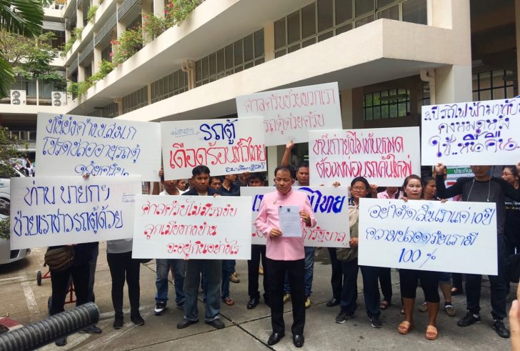 “ศรีสุวรรณ” นำกลุ่มผู้ประกอบการรถตู้ร้องบิ๊กตู่ ขอขยายเวลา 5 ปี-เปลี่ยนเป็นมินิบัสโดยสมัครใจ