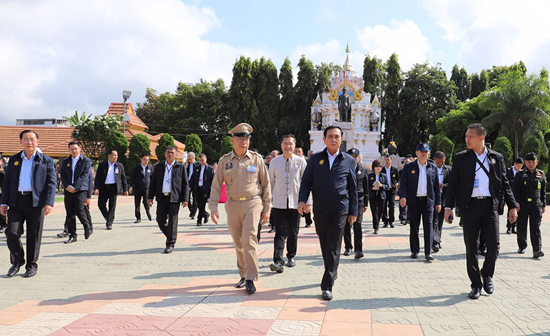 ทิ้งทวน ครม.สัญจร เหนือ-อีสาน “บิ๊กตู่” เจาะพื้นที่สีแดง 8 หน โปรย 1.2 ล้านล้าน-