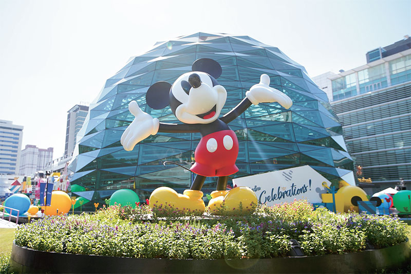 ท่องดินแดนมหัศจรรย์ ฉลองวันเกิด 90 ปี Mickey Mouse-
