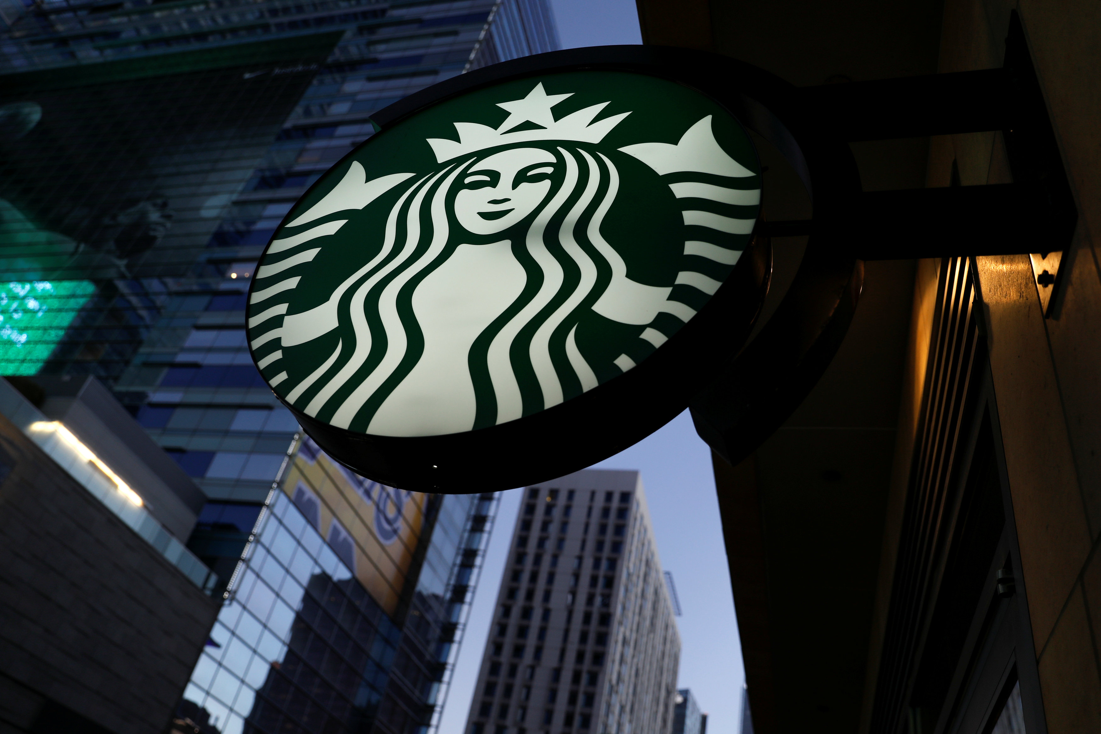 ‘สตาร์บัคส์’ จ่อปิด 400 สาขาในสหรัฐฯ รับกระแส New Normal