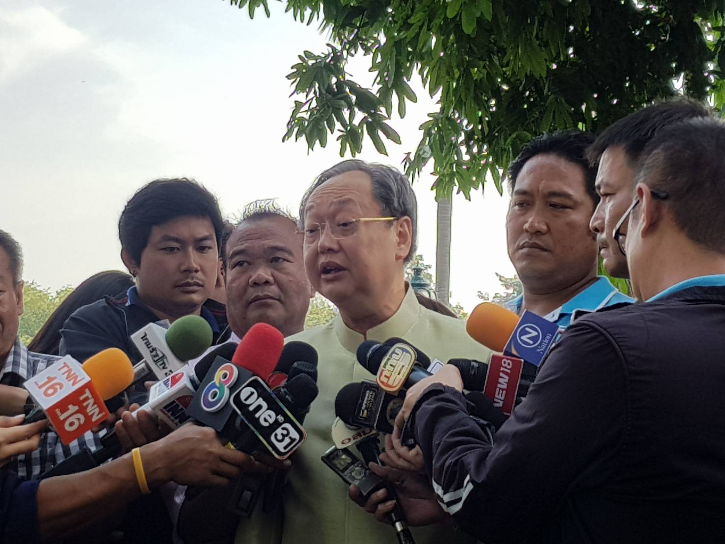 ‘สนธิรัตน์’ เสียงอ่อนแจงพลังประชารัฐกวาด 350 ที่นั่ง แค่พูดปลุกใจ