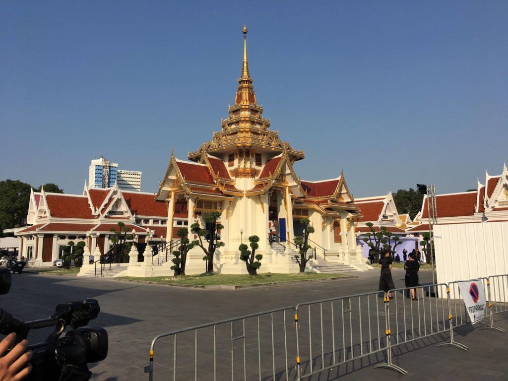 ศพ “เจ้าสัววิชัย” ถึงเมืองไทย ตั้งศพที่วัดเทพศิรินทร์แล้ว-กั้นผ้าขาว