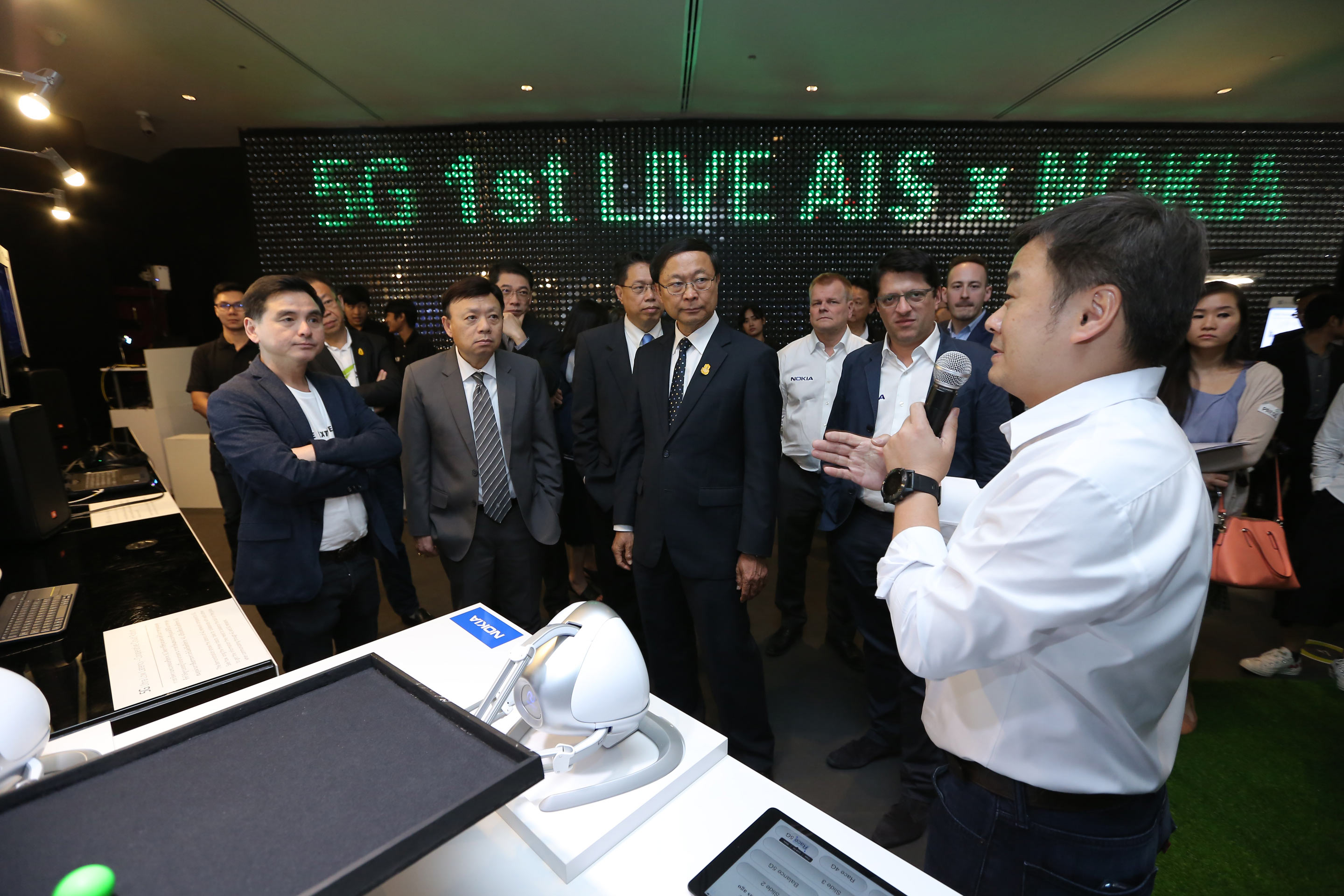 เผยโฉม“5G”@AIS DC “ดิ เอ็มโพเรียม”