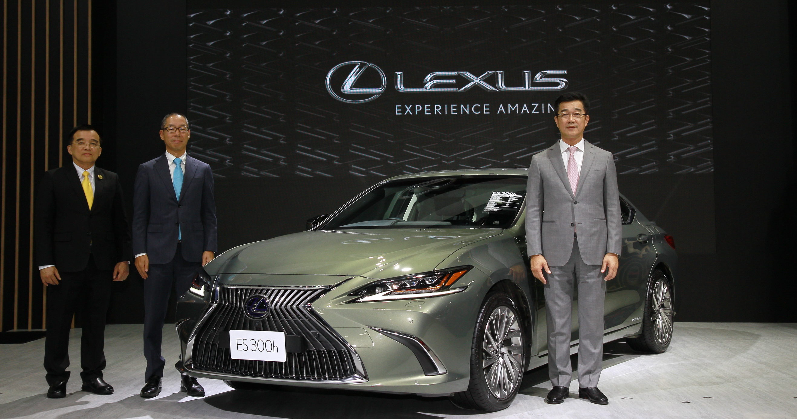 ครั้งแรกในไทย   เลกซัส RC โฉมใหม่