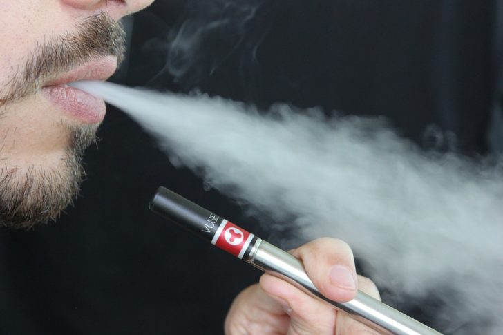 e-cigarette-1301670_960_720