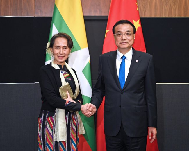 พี่ใหญ่จีนป้องพม่า สวนทางสหรัฐ รับปากซูจีช่วยแก้ปมโรฮิงญา