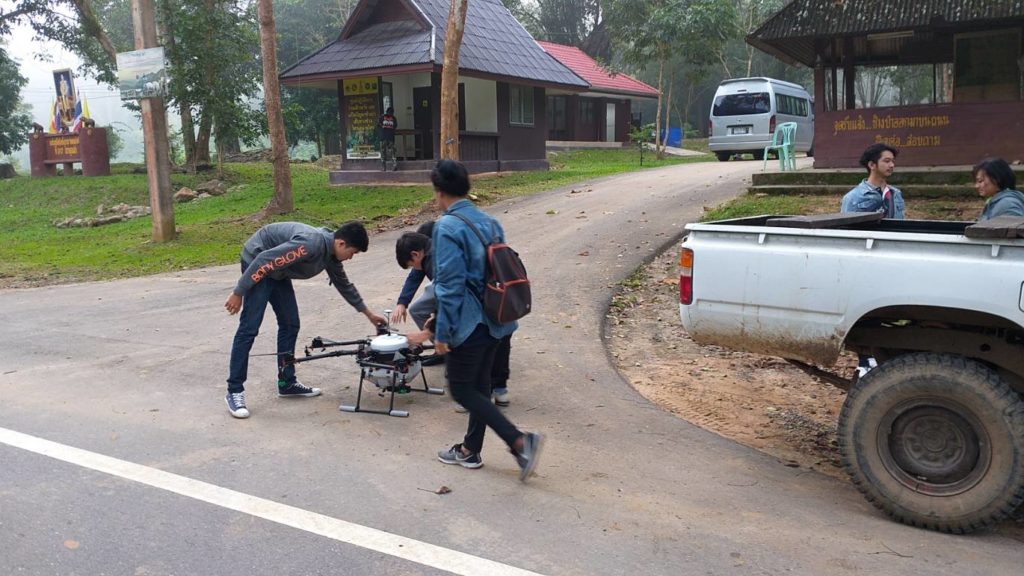ปรับใหม่อุทยานแก่งกระจานใช้โดรนบินพ่นสารกลิ่นเสือโคร่ง ป้องกันช้างป่าเดินหากินบนถนน