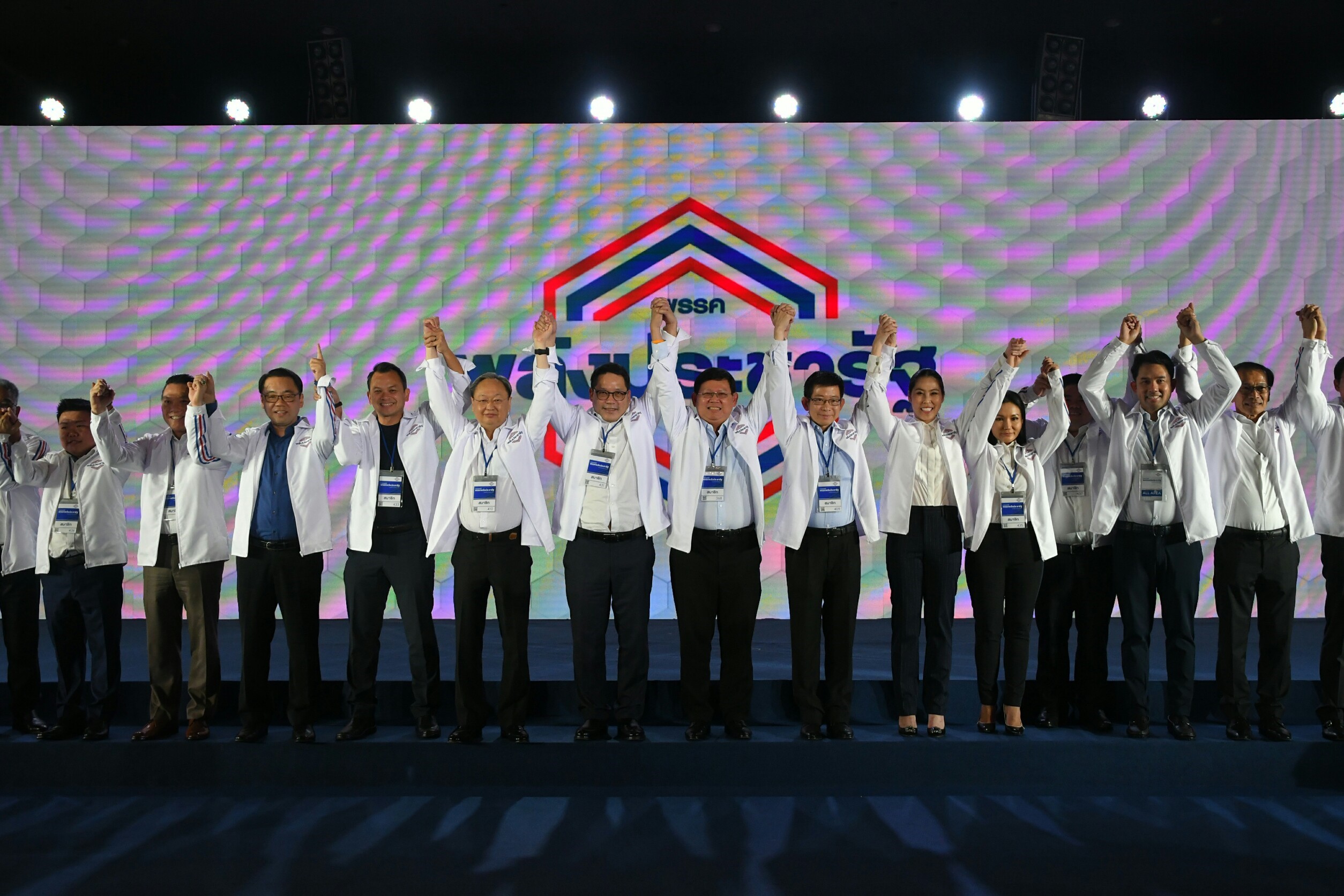 “พลังประชารัฐ” เขย่าหัวหน้า-เลขาฯพรรค ปรับทั้งกระบิ รับมือเกมการเมืองดุเดือด