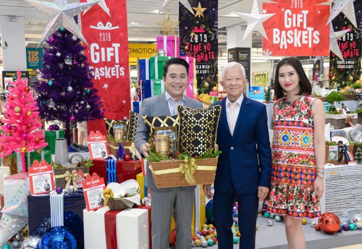 1.อาจารย์ช้าง+คุณพิศิษฐ์-กฤษชนก ปัทมสัตยาสนธิ “อินเด็กซ์ ลิฟวิ่งมอลล์” ชวน อ.ช้าง-ทศพร คัดของขวัญมงคล แนะของแต่งบ้านเสริมดวงเด่น-แก้เคล็ด รับปีกุน”62