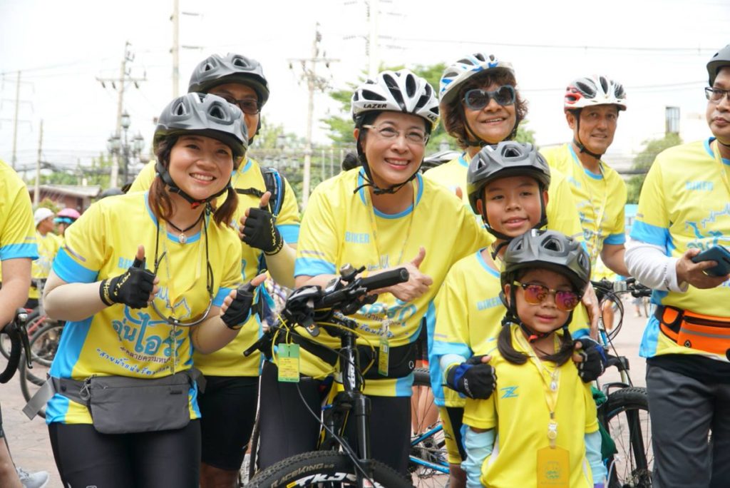 ภาพบรรยากาศ “นักการเมืองหลายพรรค” ร่วมกิจกรรม Bike อุ่นไอรัก