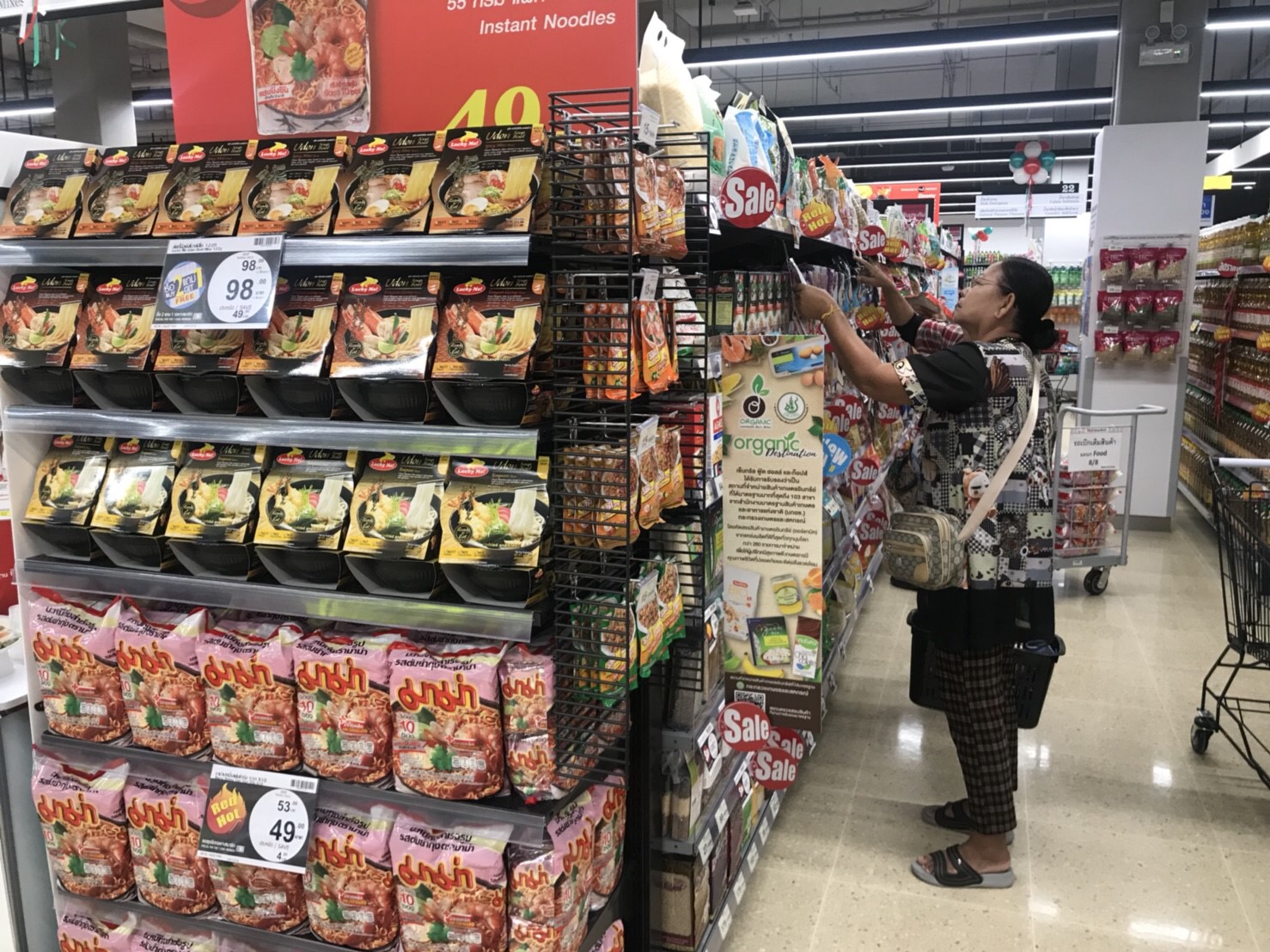 ลุ้น ‘แรงซื้อ’ รากหญ้าฟื้น ‘เทสโก้-บิ๊กซี’ โหนรับบัตรคนจนทั่ว ปท.