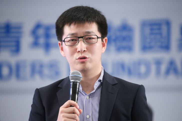 Dai Wei, founder and CEO of Chinese bikesharing firm Ofo, speaks at a roundtable discussion during the Boao Forum for Asia