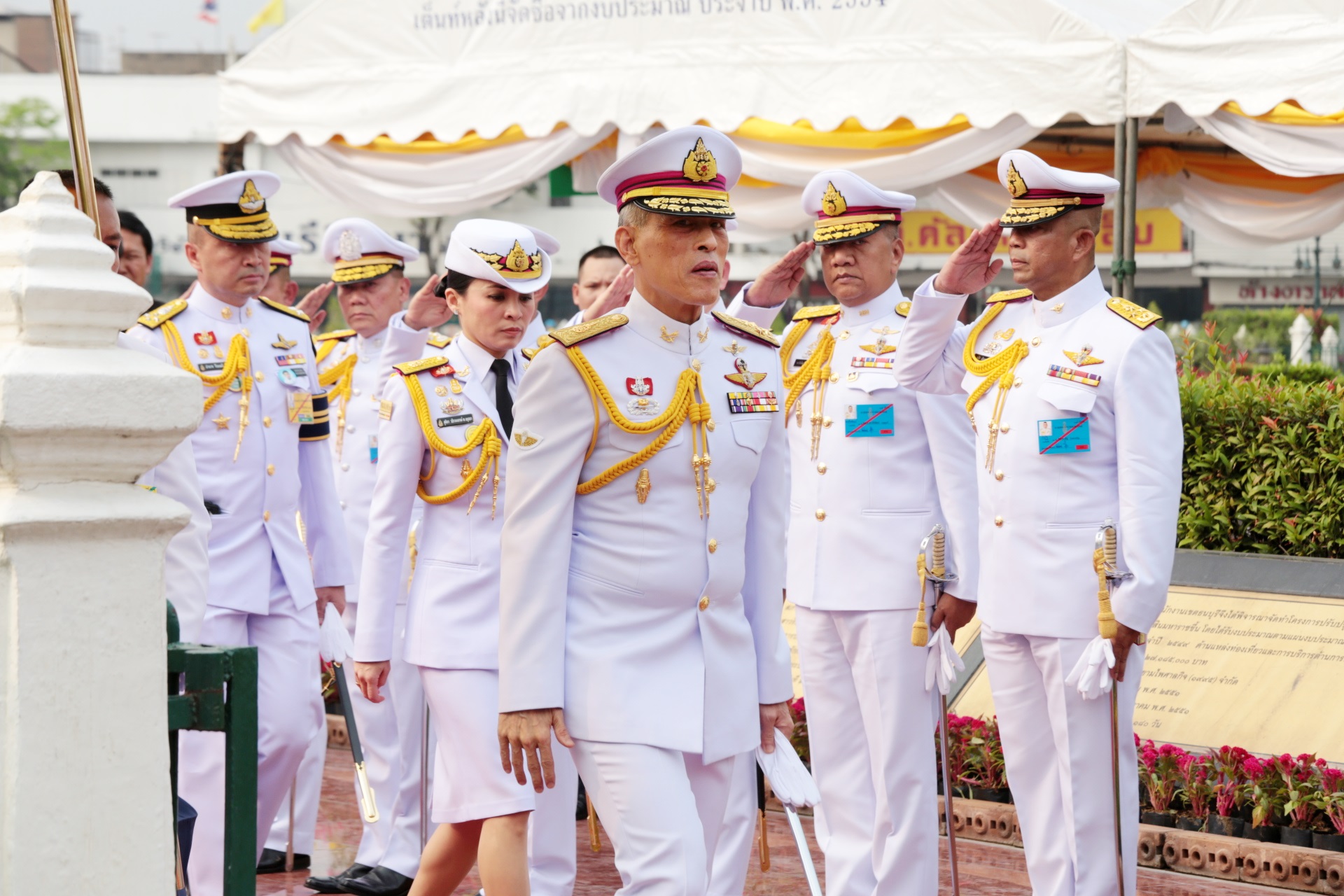 สมเด็จพระเจ้าอยู่หัว เสด็จฯ ถวายราชสักการะสมเด็จพระเจ้าตากสิน
