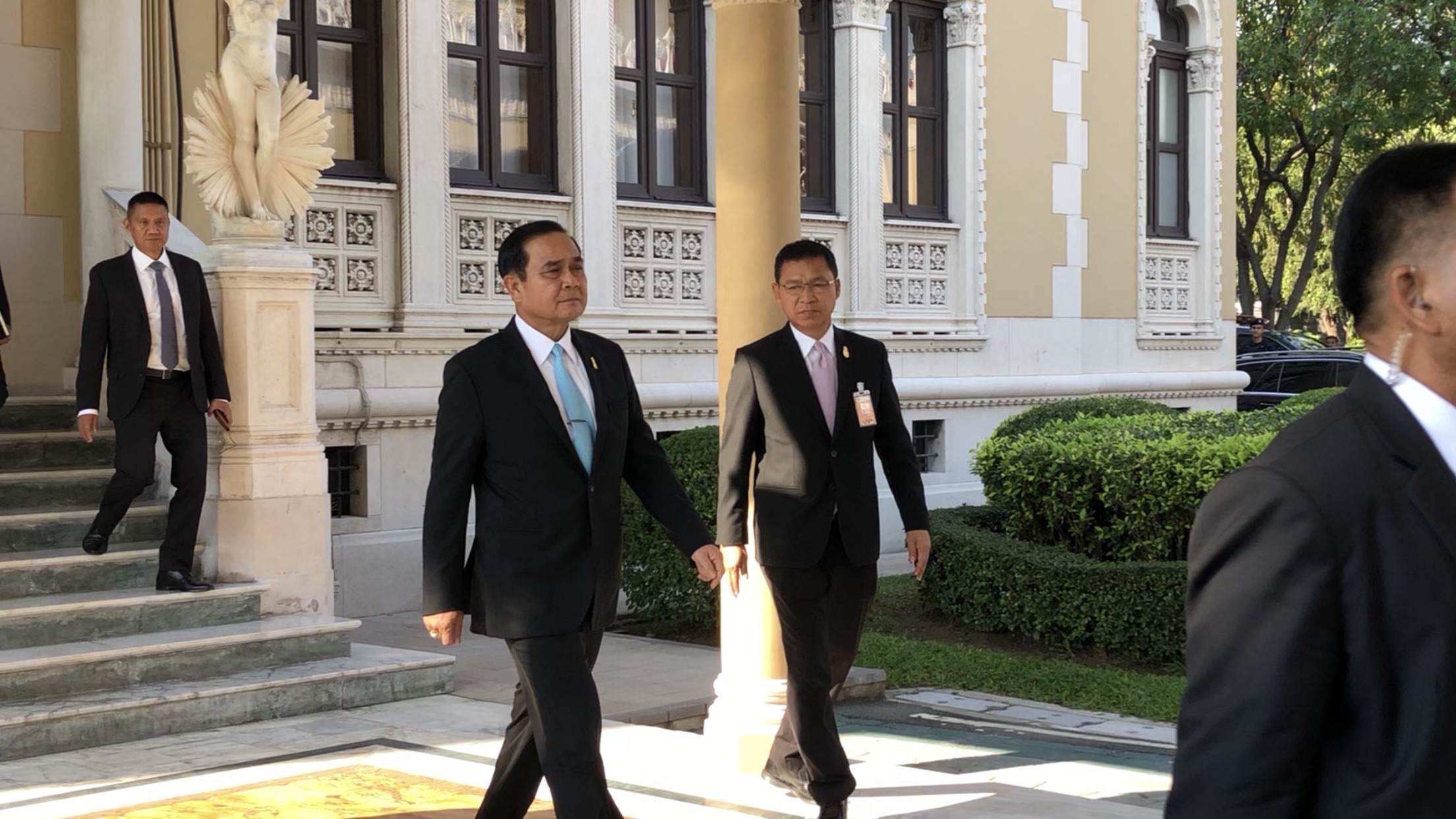 ‘บิ๊กตู่’ นำถก กอ.รมน. ย้ำความมั่นคงที่ดีสุด คือการสร้างรายได้ให้ประชาชนอยู่ดีกินดี