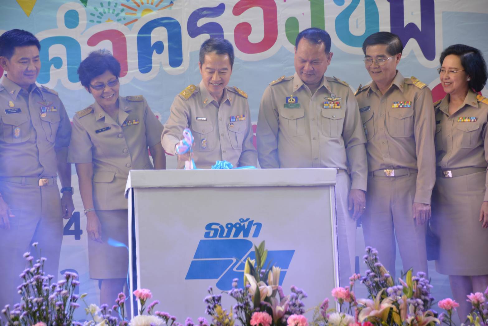 พาณิชย์จัด มหกรรมธงฟ้าลดค่าครองชีพต้อนรับปีใหม่ 2562 – แจงปัญหาไข่ไก่ล้นดันส่งออก