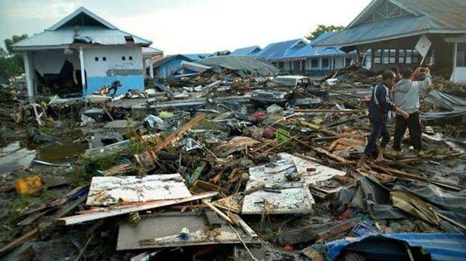 กู้ภัยอินโดนีเซียใช้ “โดรน-สุนัขดมกลิ่น” ค้นหาผู้รอดชีวิตเหตุสึนามิถล่ม