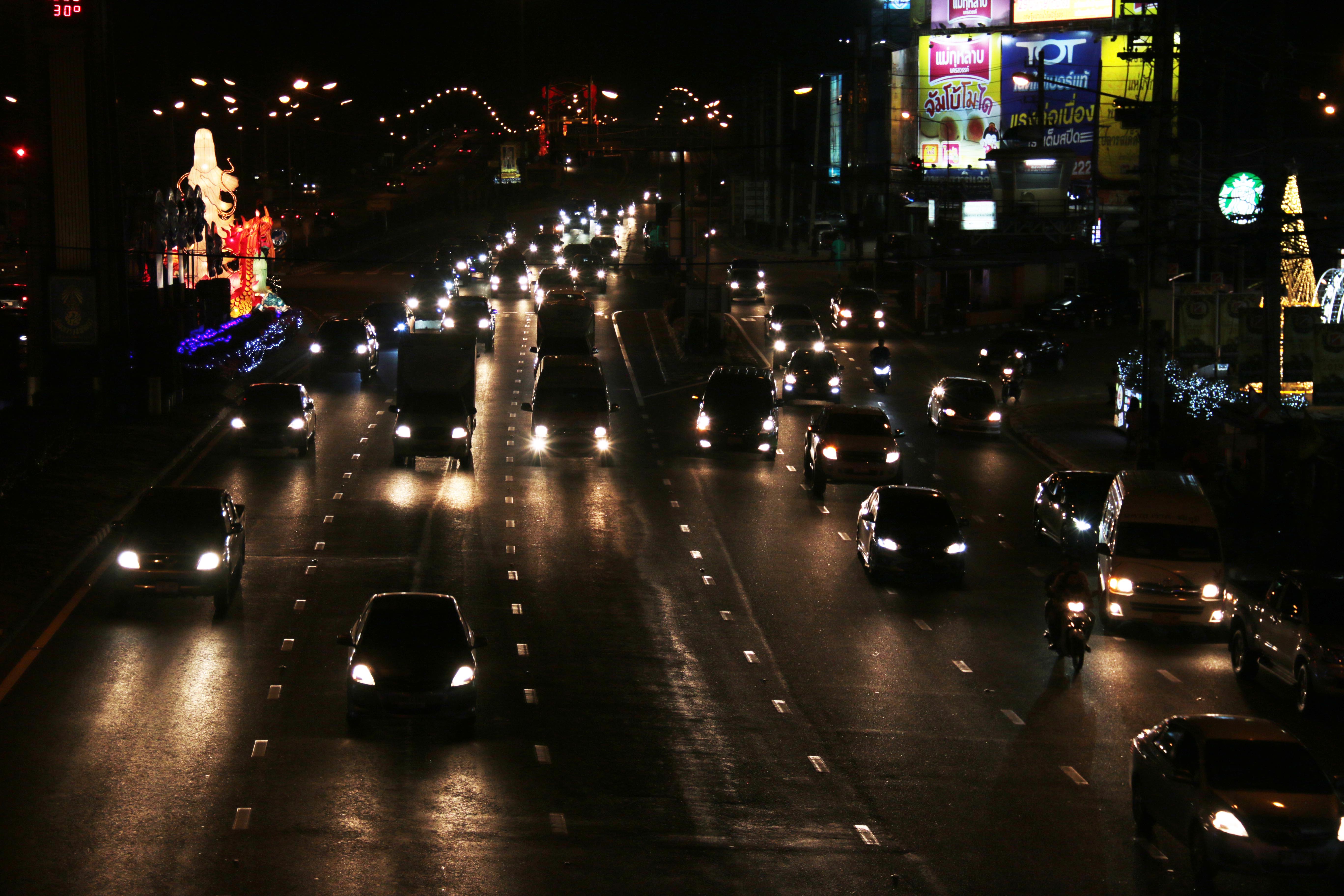 ถนนสายเอเชียมุ่งหน้าขึ้นเหนือรถติดหนึบแล้ว คาดคืนนี้ติดหนัก