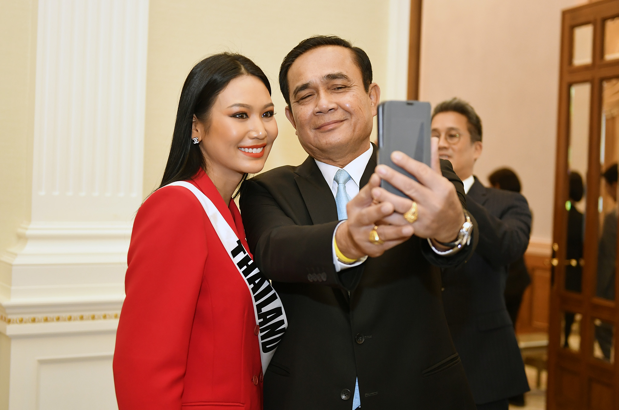 “บิ๊กตู่” ต้อนรับผู้เข้าประกวดมิสยูนิเวิร์ส 2018 ภูมิใจทุกคนรักบอกรักเมืองไทย