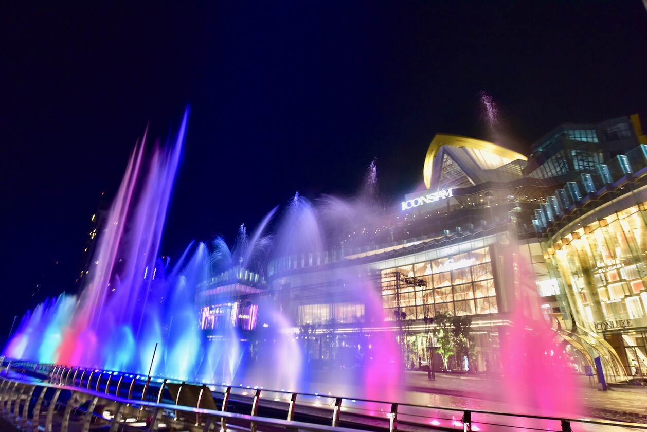 ไอคอนสยาม’ เปิด ‘ICONIC Multimedia Water Features’ น้ำพุเต้นระบำยาวที่สุดในเอเชียตะวันออกเฉียงใต้ (ชมคลิป)