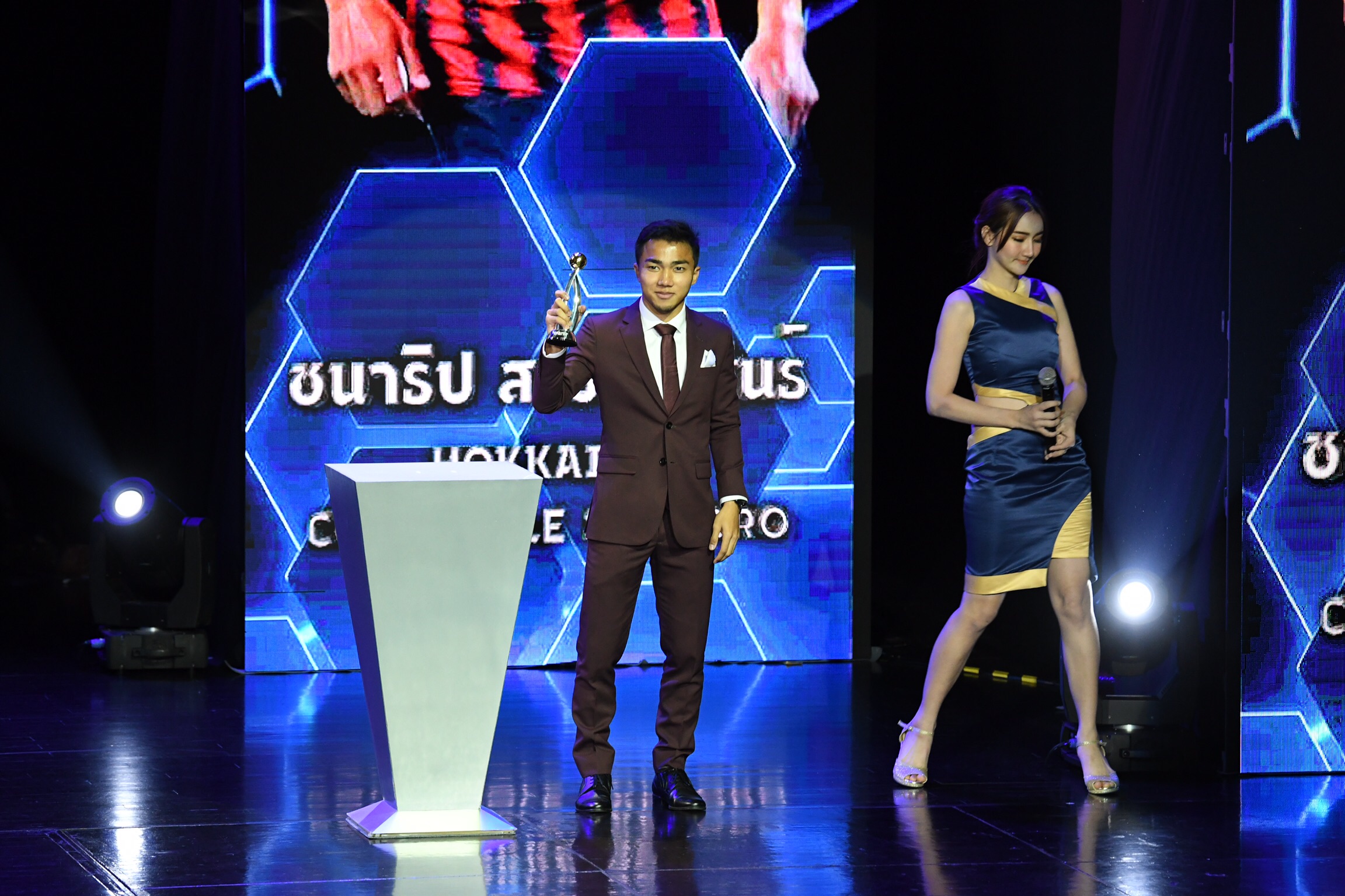 ‘ชนาธิป’ซิวแข้งยอดเยี่ยมแห่งปี-‘เจ้าสัววิชัย’ บุคคลสำคัญของวงการฟุตบอลไทย