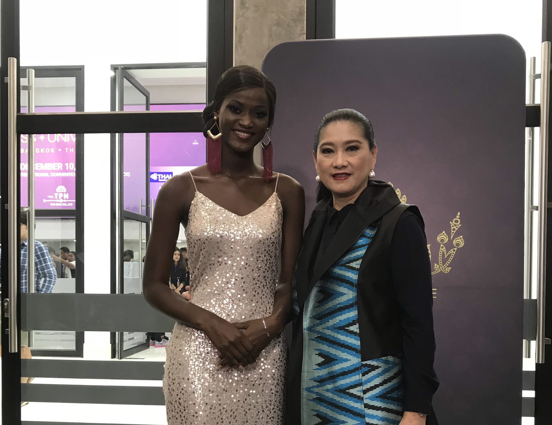 ผู้จัดฯ มิสยูนิเวิร์ส เผยเหตุที่ “สาวงามเซียร์ราลีโอน” ใช้เวลาเกือบ 2 สัปดาห์กว่าจะเดินถึงไทย