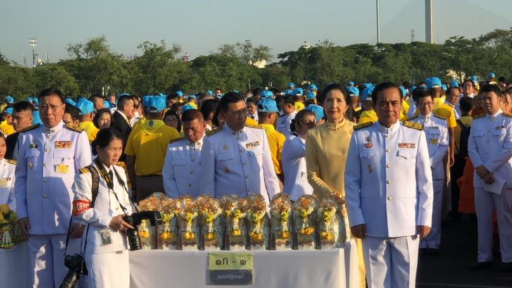 ลุงตู่ทำบุญ2-1024x576