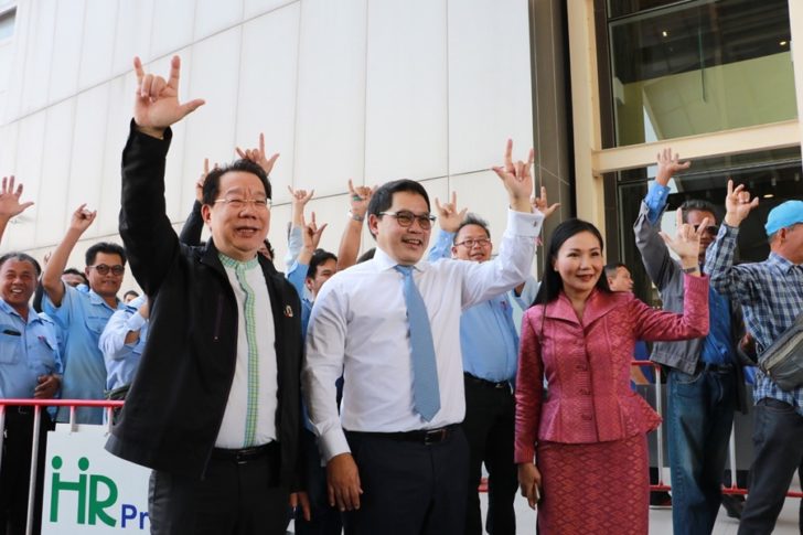 ‘อุตตม’ เตรียมอัด 10,000 ล้าน กระตุ้นธุรกิจชุมชน