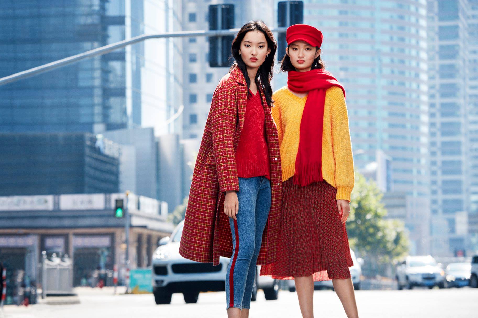 แฟชั่นแบรนด์หรูคึกรับตรุษจีน สีแดงสะพรั่งสาดโปรฯทั่วห้าง