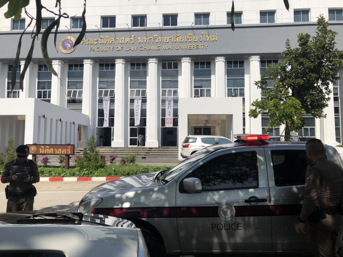 ตร.แจง เปล่าเอาผิดคนติดป้าย “อยากเลือกตั้ง” แค่ห่วงยั่วยุให้สังคมสับสน