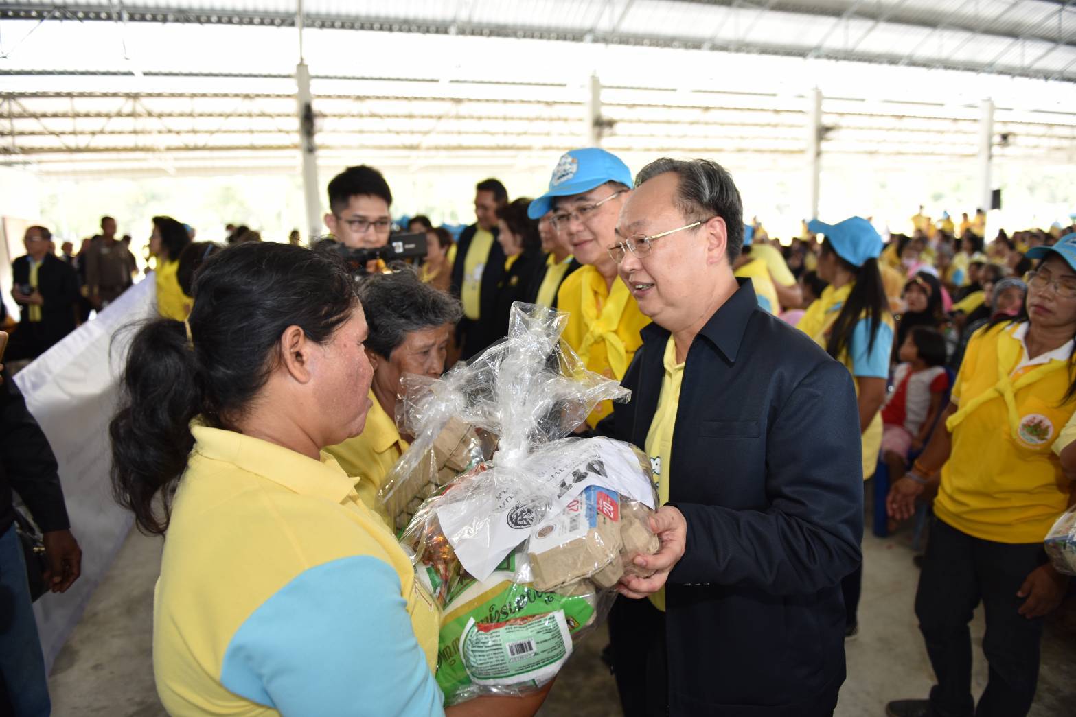 ‘สนธิรัตน์’ลงพื้นที่เยี่ยมผู้ประสบภัยจากพายุปาบึก จัด Big Cleaning