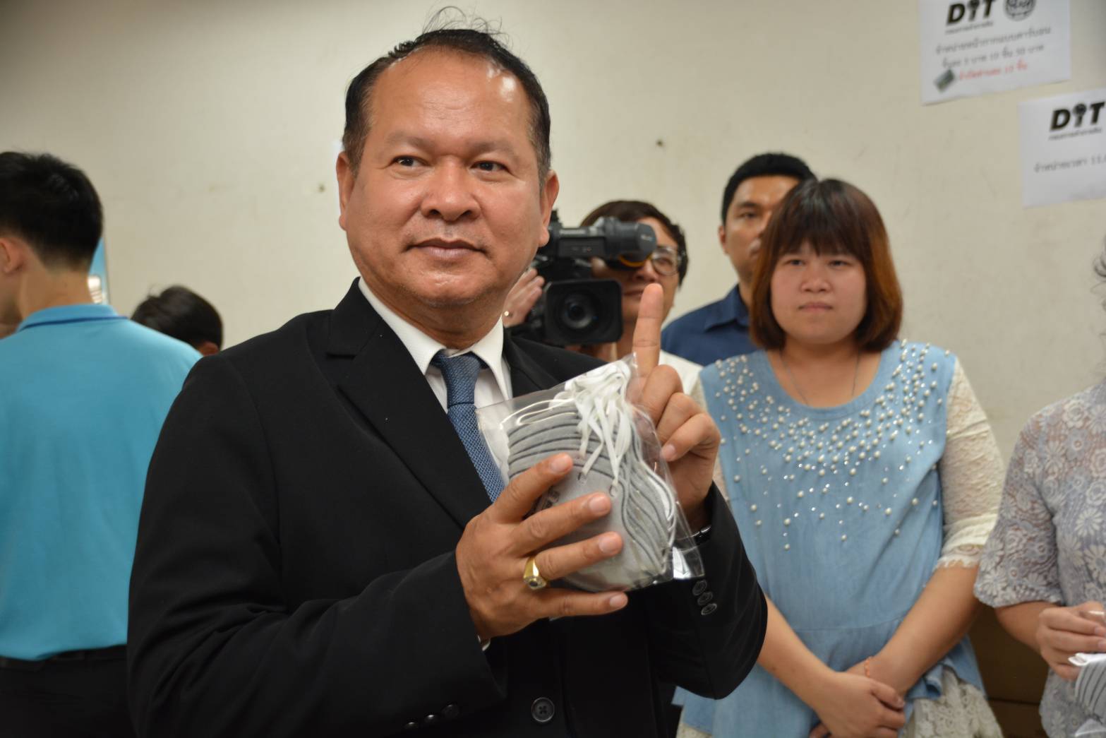 กระทรวงพาณิชย์ขายหน้ากากอนามัยต่อเนื่อง เว้นวันหยุดราชการ