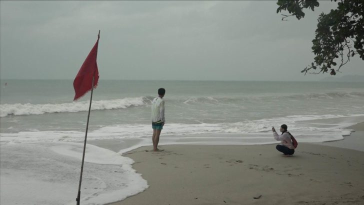แค่รัศมี “ปาบึก” ทำคลื่นซัดหาดเฉวง เกาะสมุย สูง 3 เมตร ปักธงแดงเตือน