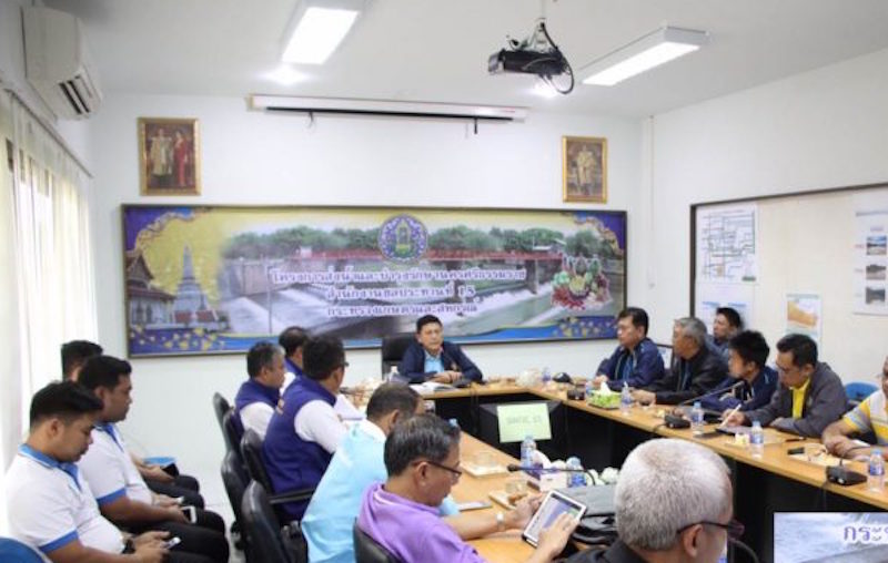 รองอธิบดีกรมชลฯประชุมเร่งระบายน้ำท่วมขังเทศบาลเมืองนครศรีฯ-เตรียมรับ “บิ๊กตู่”