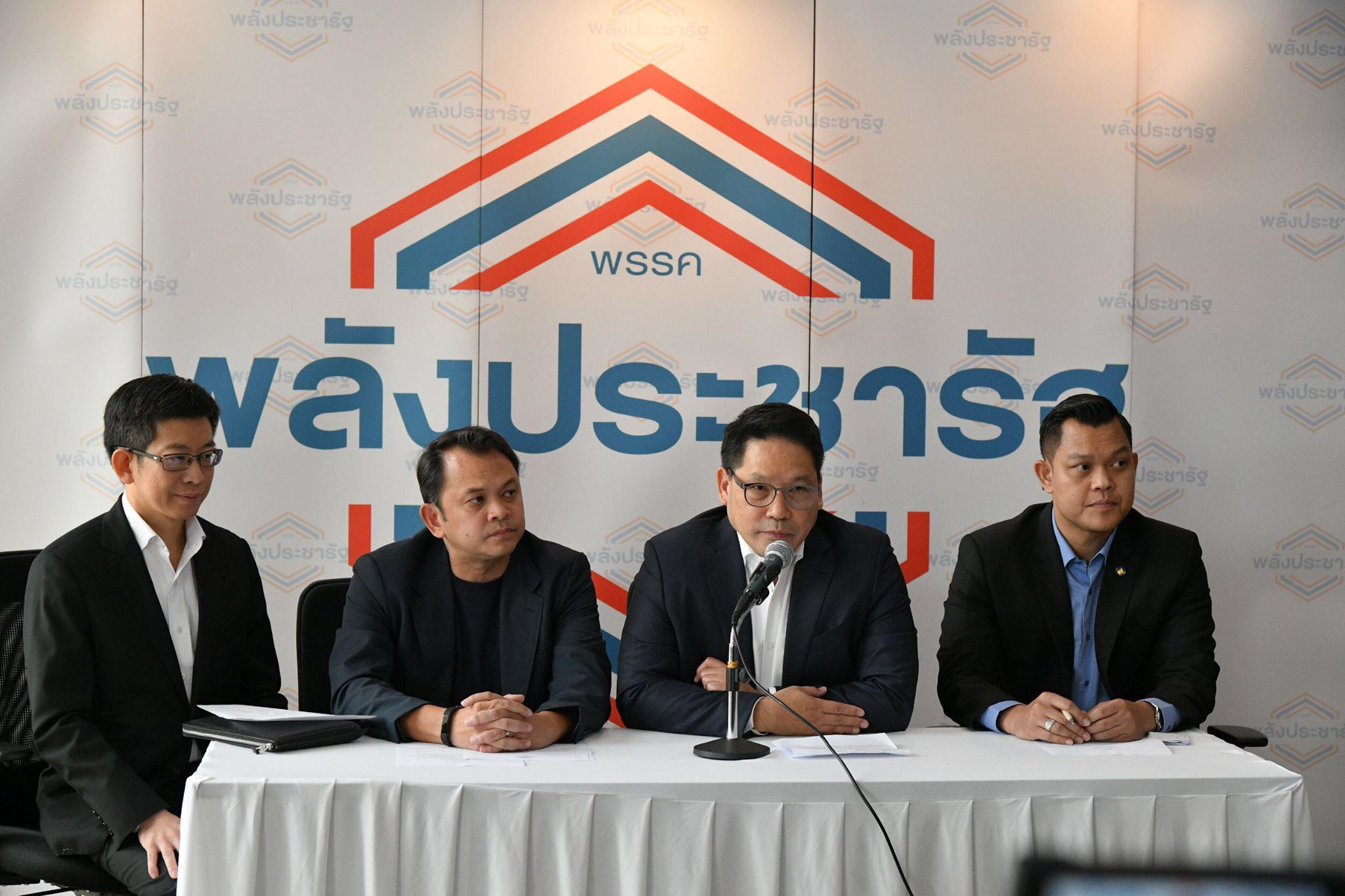 “ณัฏฐพล” หนีบ “ผังโต๊ะจีน” แจงเงินระดมทุน พปชร.ต่อกกต. ยัน ไม่มีหน่วยงานราชการ