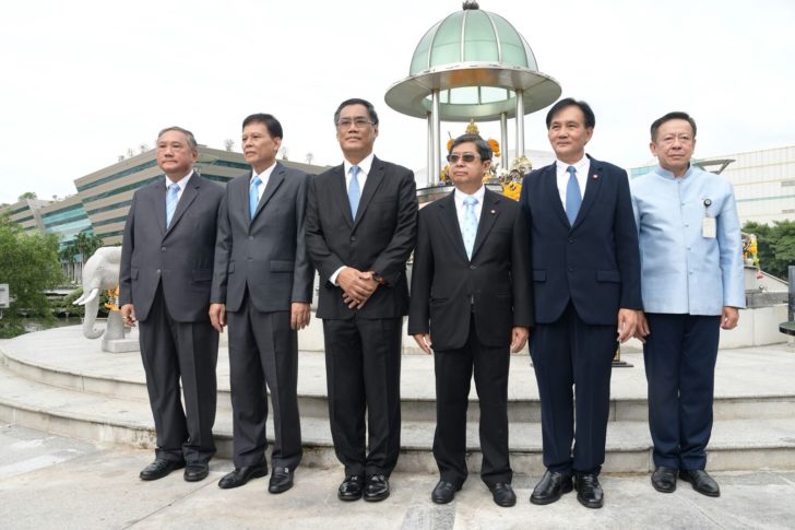 กกต.จ่ายงบเตรียมพร้อมจัดเลือกตั้งส.ส. เบื้องต้น 55 ล.บาท พร้อมซื้อรถประจำตำแหน่ง 6 คัน อีก 22 ล้านบาท