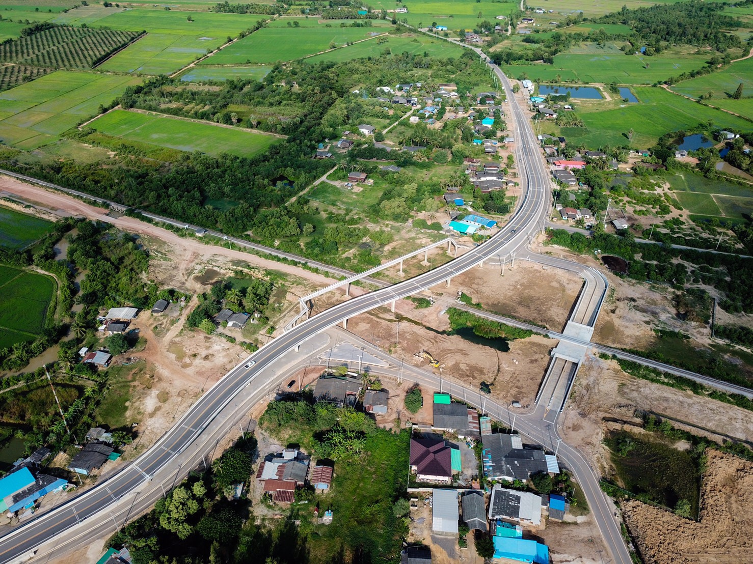 คมนาคมเปิดใช้สะพานข้ามและอุโมงค์ลอดทางรถไฟ จ.ประจวบฯ เพิ่มความสะดวกหนุนรถไฟทางคู่