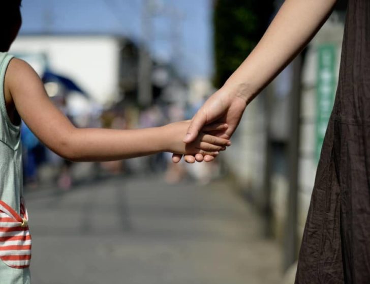 “โตเกียว” ชงมาตรการห้ามทำโทษลูก หลังคดีเด็กถูกพ่อแม่ตีน่วม