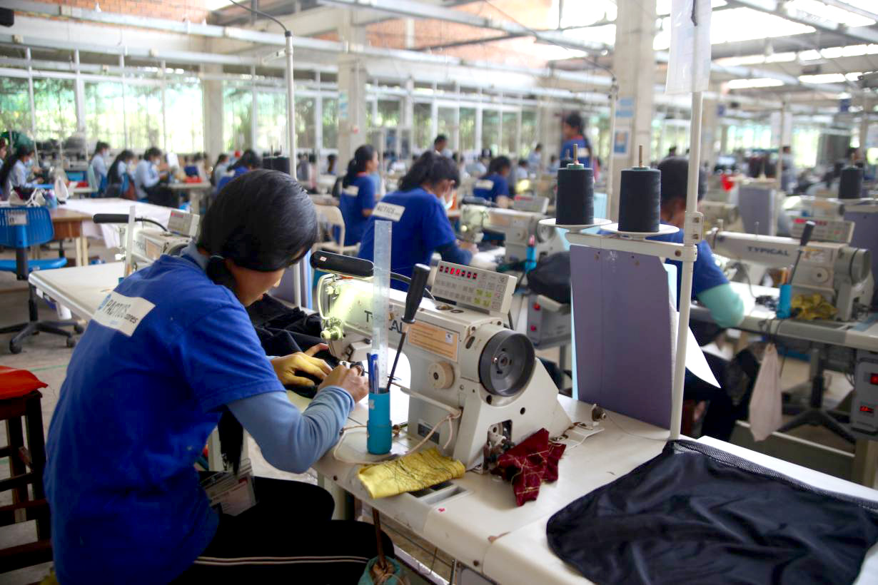 สัมพันธ์ EU-กัมพูชาสะบั้น ยุโรปจ่อตัดสิทธิการค้า