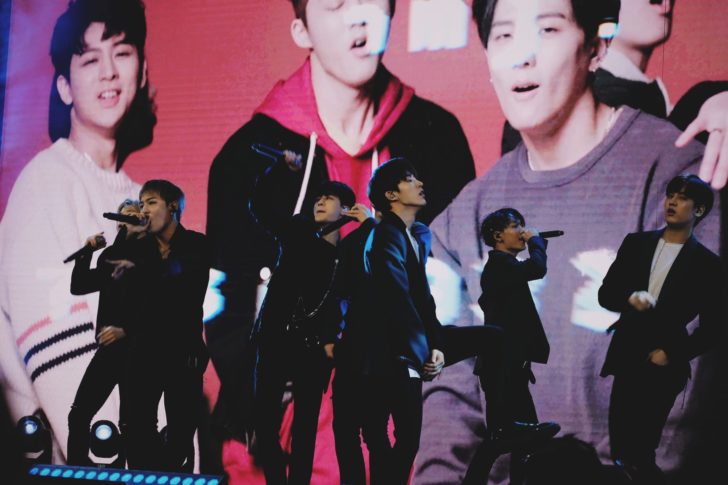 110715 ซัมซุงจัดใหญ่! พา iKON บินลัดฟ้าเปิดตัว”กาแลคซี่ เอส 10″ พร้อมศิลปิน 9×9 ฉลองครบรอบ 10 ปี