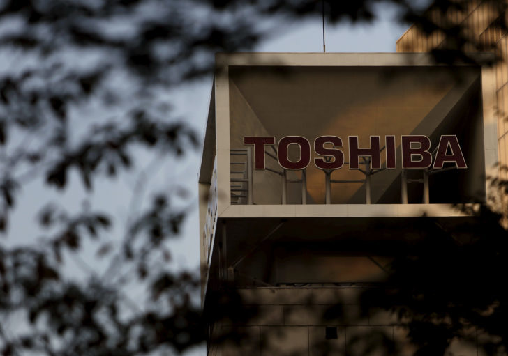 FILE PHOTO: Toshiba to pay ENN more than $800 million to exit U.S. LNG business “โตชิบา” ปรับลดคาดการณ์กำไรลง หลังเผชิญปัญหาต้นทุนสูง